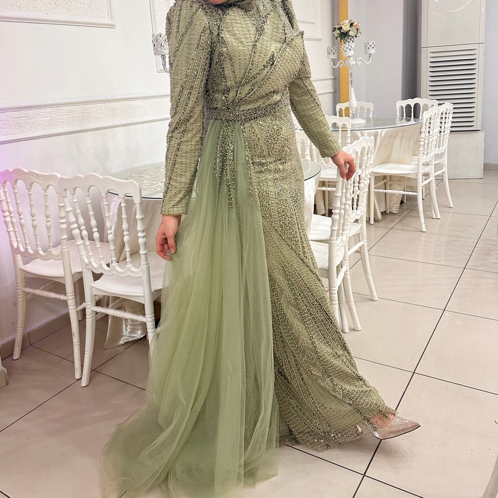 Elegant Green Evening Dress